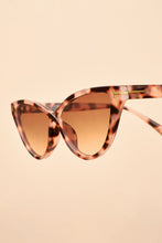 Load image into Gallery viewer, Powder Annika Sunglasses