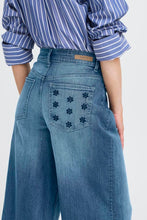 Load image into Gallery viewer, B Young Komma Emblem Jeans