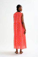 Load image into Gallery viewer, Compañía Fantástica Wave Maxi Dress - Red & Pink