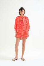Load image into Gallery viewer, Compañía Fantástica Wave Shirt - Red & Pink
