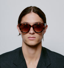 Load image into Gallery viewer, A. KJAERBEDE Lilly Sunglasses - Havana