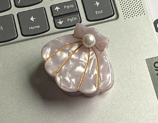 Clam with Pearl Resin Claw Clip