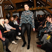 Load image into Gallery viewer, Stretchy Leather - look jeans