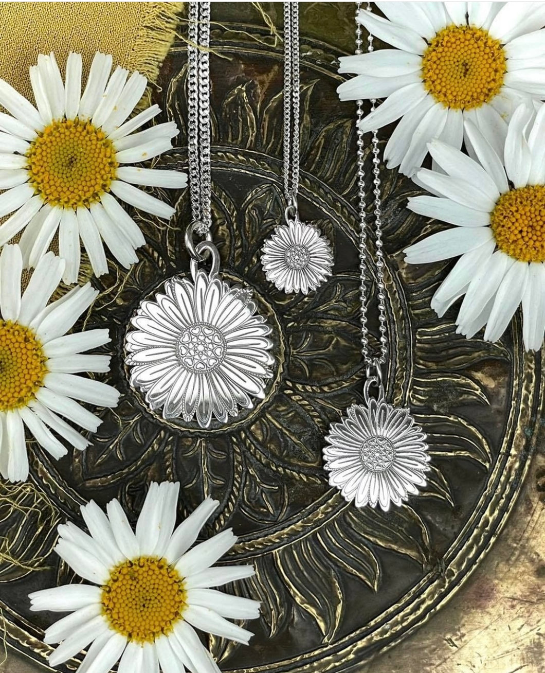 CarterGore Silver Pendant - Daisy Flower