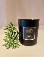 Load image into Gallery viewer, Floral woody scented soy candle