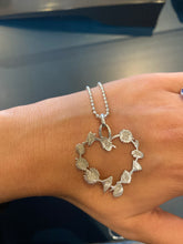 Load image into Gallery viewer, Silver daisy chain heart pendant