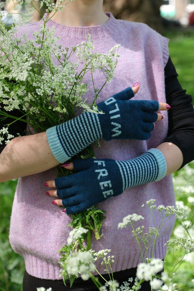 Quinton & Chadwick Wild Free Fingerless Gloves - Teal Aqua Mix
