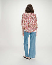 Load image into Gallery viewer, Grace &amp; Mila Vezia Blouse
