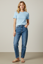 Load image into Gallery viewer, NÜMPH Makeny Cropped T-Shirt - 2 Colours
