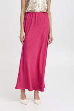 Load image into Gallery viewer, B Young Getta Satin Skirt
