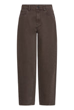 Load image into Gallery viewer, B Young Kamari Barrel Jeans
