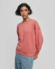 Load image into Gallery viewer, Moss Copenhagen Ima Sweatshirt - Coral Rose
