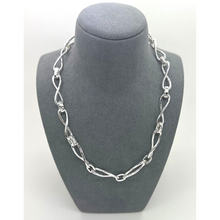 Load image into Gallery viewer, Twist Chain Links Necklace - Gold/Silver
