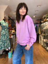 Load image into Gallery viewer, Moss Copenhagen Ima Sweatshirt - Violet
