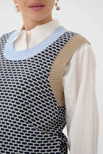 Load image into Gallery viewer, Culture Crona Knitted Vest - 2 colours
