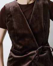 Load image into Gallery viewer, Grace &amp; Mila Benny Velvet Waistcoat - 2 Colours
