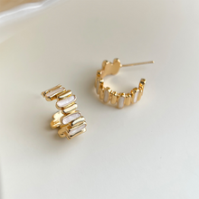 Load image into Gallery viewer, Spliced Hoop Earrings in White &amp; Gold
