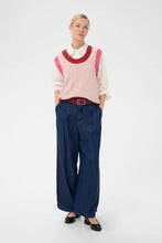 Load image into Gallery viewer, Culture Crona Knitted Vest - 2 colours
