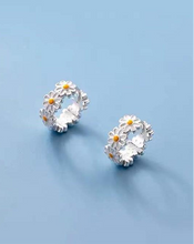 Load image into Gallery viewer, Enamel Daisy Hoop - Gold and Silver
