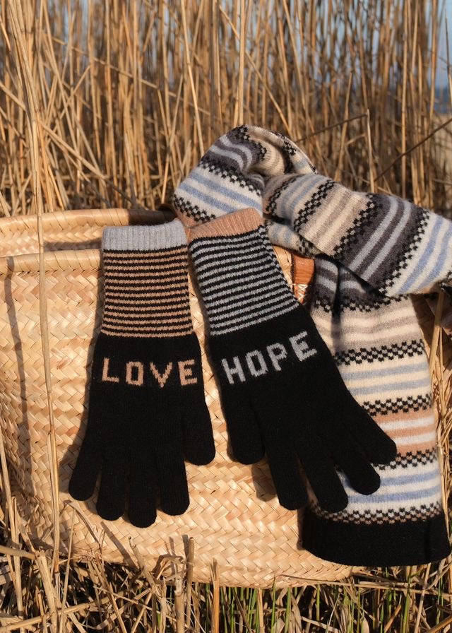 Quinton & Chadwick Love Hope Gloves - Fossil Mix