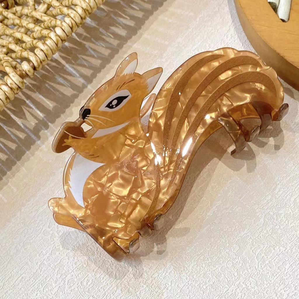 Brown Squirrel Hair Claw