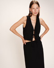 Load image into Gallery viewer, Grace &amp; Mila Reubens Waistcoat - Black
