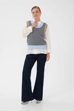 Load image into Gallery viewer, Culture Crona Knitted Vest - 2 colours
