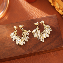 Load image into Gallery viewer, Leaf Drop Chain Earrings - Gold
