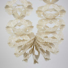 Load image into Gallery viewer, Kathmandu Bunch Garland - Off White/ White

