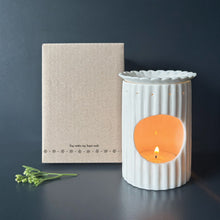 Load image into Gallery viewer, East of India Scallop Wax Melt Burner - 2 Designs
