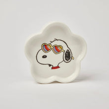 Load image into Gallery viewer, Snoopy Flower Power Trinket Dish
