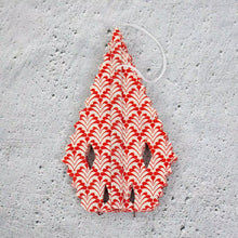 Load image into Gallery viewer, Sirius Bunch Star - Off White/Red
