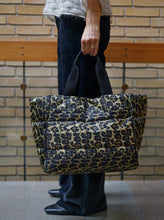 Load image into Gallery viewer, Black Colour DK Nicky Quilted Shopper Bag
