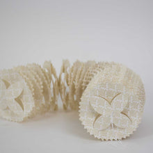 Load image into Gallery viewer, Kathmandu Bunch Garland - Off White/ White
