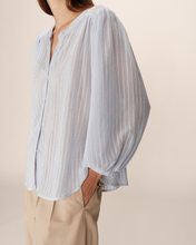 Load image into Gallery viewer, Grace &amp; Mila Poesie Blouse
