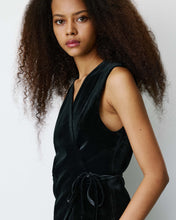 Load image into Gallery viewer, Grace &amp; Mila Benny Velvet Waistcoat - 2 Colours
