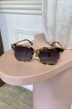 Load image into Gallery viewer, NÜMPH Posh Sunglasses
