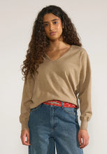 Load image into Gallery viewer, NÜMPH Dayletta Lurex V-Neck Pullover - 2 Colours
