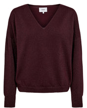 Load image into Gallery viewer, NÜMPH Dayletta Lurex V-Neck Pullover - 2 Colours
