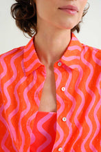 Load image into Gallery viewer, Compañía Fantástica Wave Shirt - Red &amp; Pink

