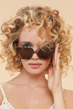 Load image into Gallery viewer, Powder Zelia Luxe Sunglasses Olive/Tortoiseshell
