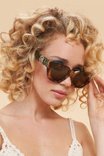 Load image into Gallery viewer, Powder Zelia Luxe Sunglasses Olive/Tortoiseshell
