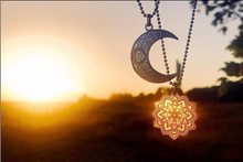 Load image into Gallery viewer, Silver moon pendant

