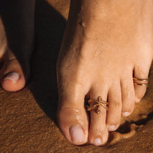 Load image into Gallery viewer, Scream Pretty Snake Toe Ring
