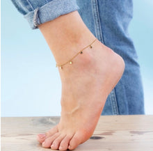 Load image into Gallery viewer, Scream Pretty Hammered Discs Anklet Gold
