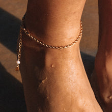 Load image into Gallery viewer, Scream Pretty Twisted Chain Anklet with Pearl - Gold
